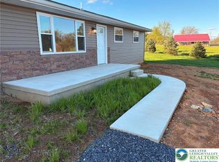 3957 Mountain Rd, Slatington, PA 18080