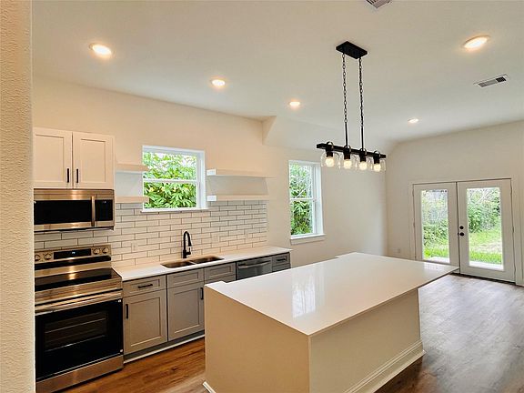 2nd image of 1526 Armada Dr