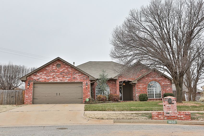 1st image of 18133 Chestnut Oak Dr