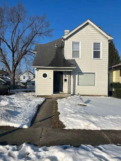449 N E St photo 1