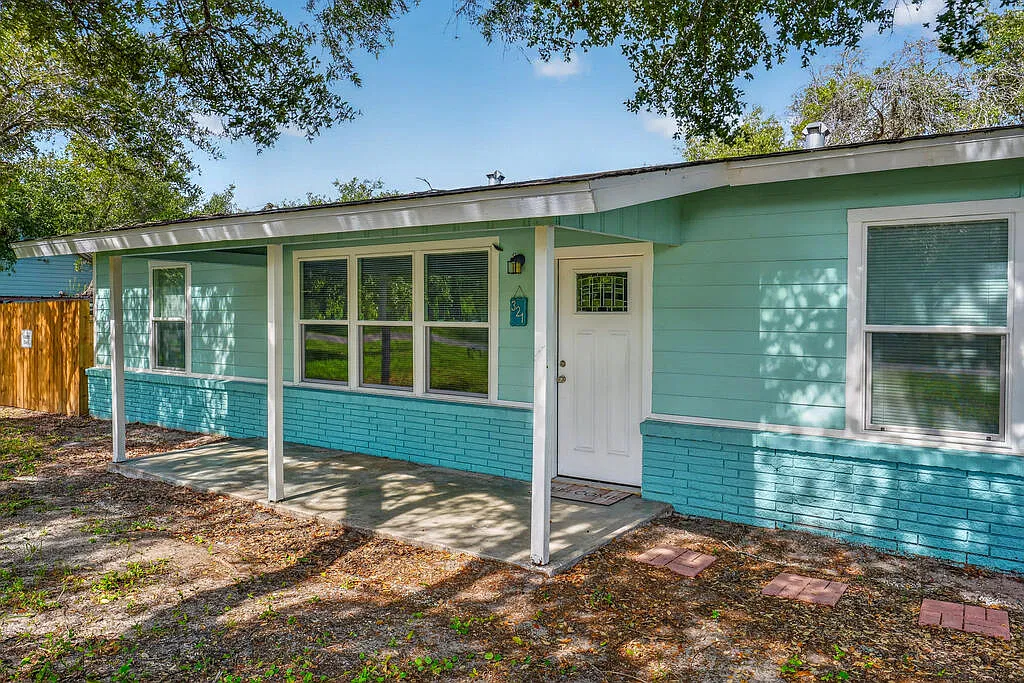 3 bed, 2.0 bath, 1836 sqft, $2,200 — Photo 3