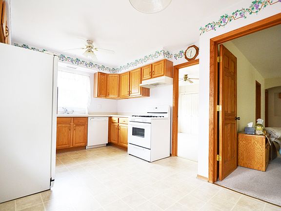 4th image of 10225 S Clifton Park Ave