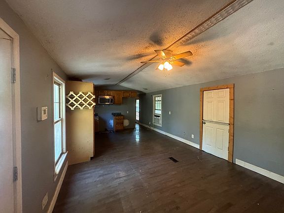2nd image of 516 Gross Rd