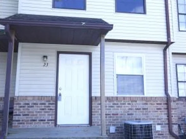 950 Edgar Dr APT 23, Charleston, IL 61920