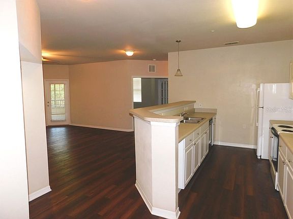 3rd image of 1409 Villa Capri Cir APT 206
