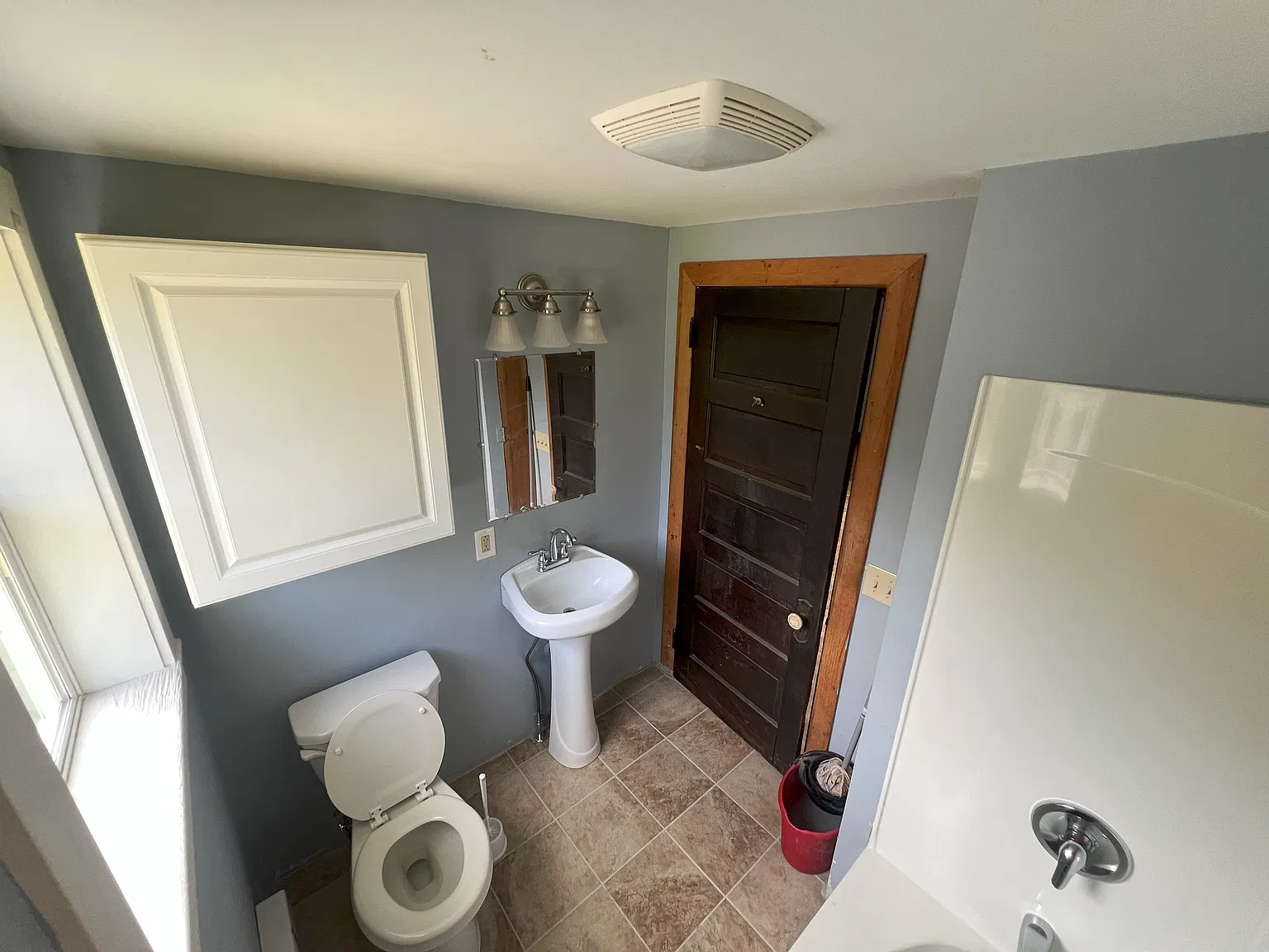 3 bed, 900 sqft, $1,600 — Photo 1