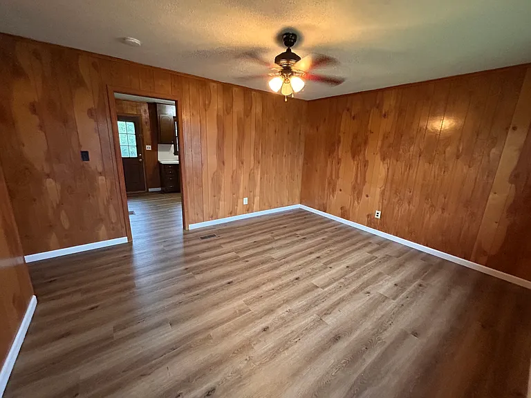5937 E Highway 27 #1 — Photo 2