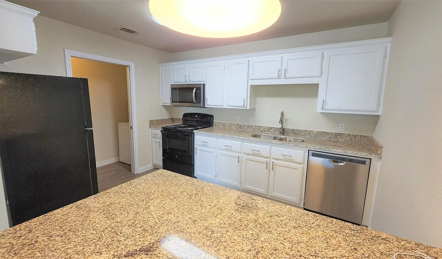1 bed, 702 sqft, $995 — Photo 1
