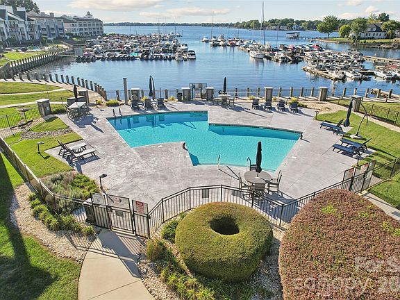 3rd image of 18819 Vineyard Point Ln