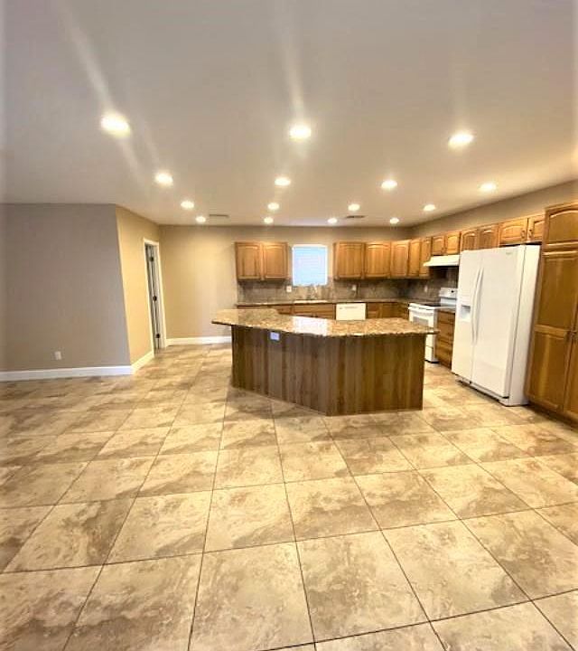 1st image of 571 E Linda Ave