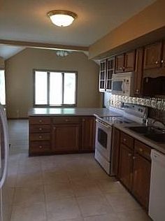 5th image of 55 Clubview Dr
