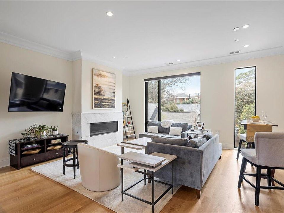 1st image of 206 Dundas Ln