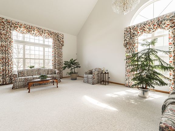 4th image of 24158 Douglas Dr