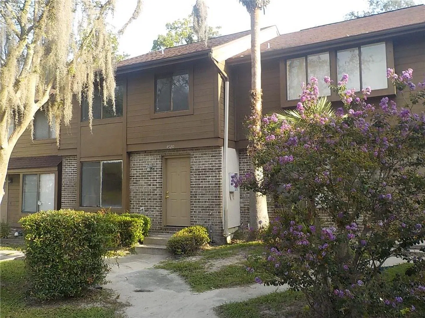 Acorn Village Condo — Photo 1