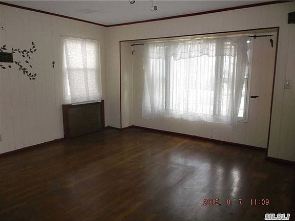 4th image of 798 Park Ln S