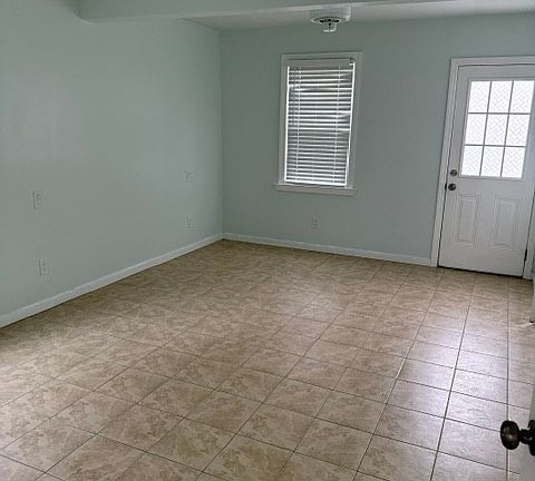 3rd image of 52 Marlboro Rd #B