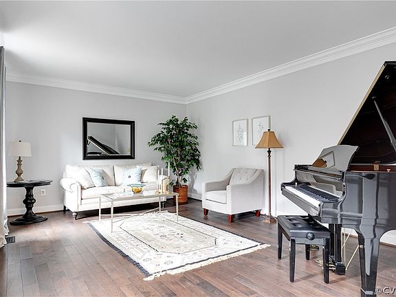 4th image of 206 Colony Lake Dr