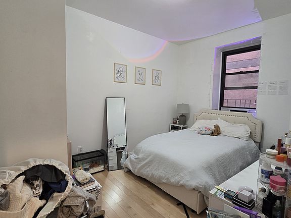 5th image of 246 W 106th St #2A
