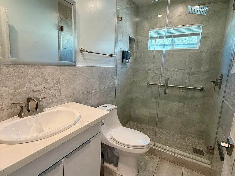 2428 N Lincoln St — Photo 23