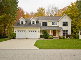 18080 Hidden Trail Dr, Spring Lake, MI 49456