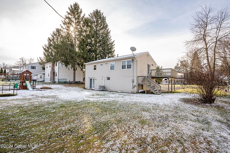 4th image of 18 Berkshire Drive