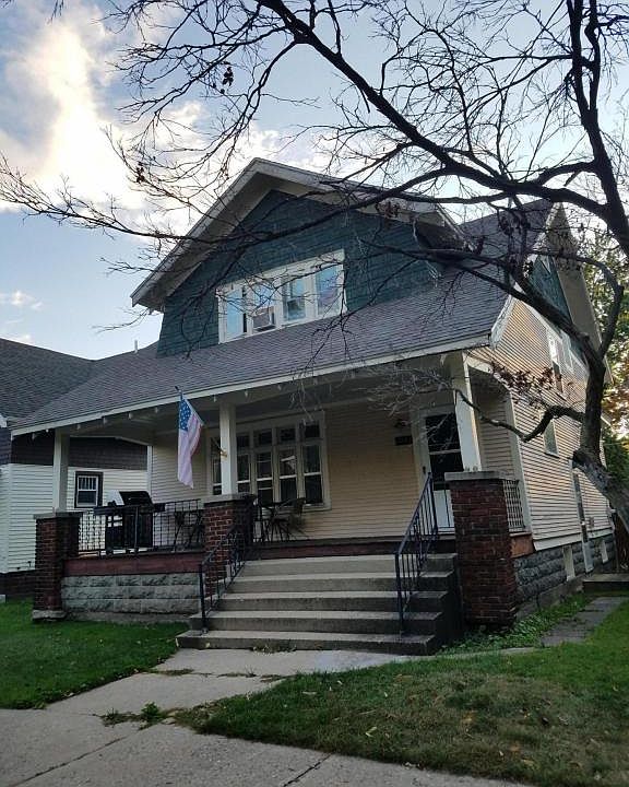 1st image of 1041 Pine Ave NW