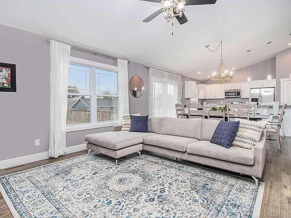 3rd image of 2412 Saint Charles Ave