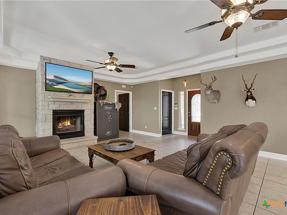 4th image of 581 Lorne Rd