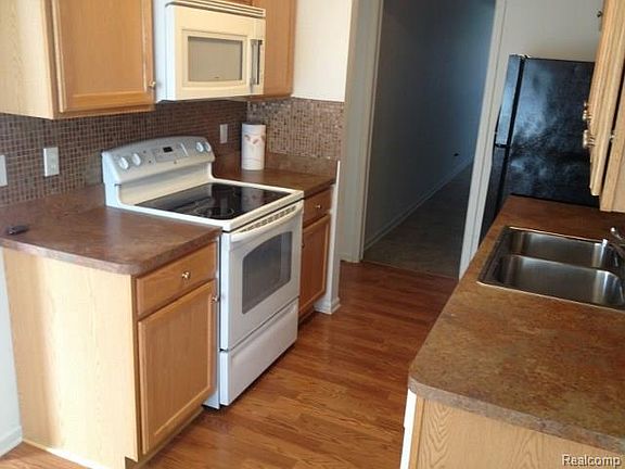 2nd image of 25978 Franklin Pointe Dr #1