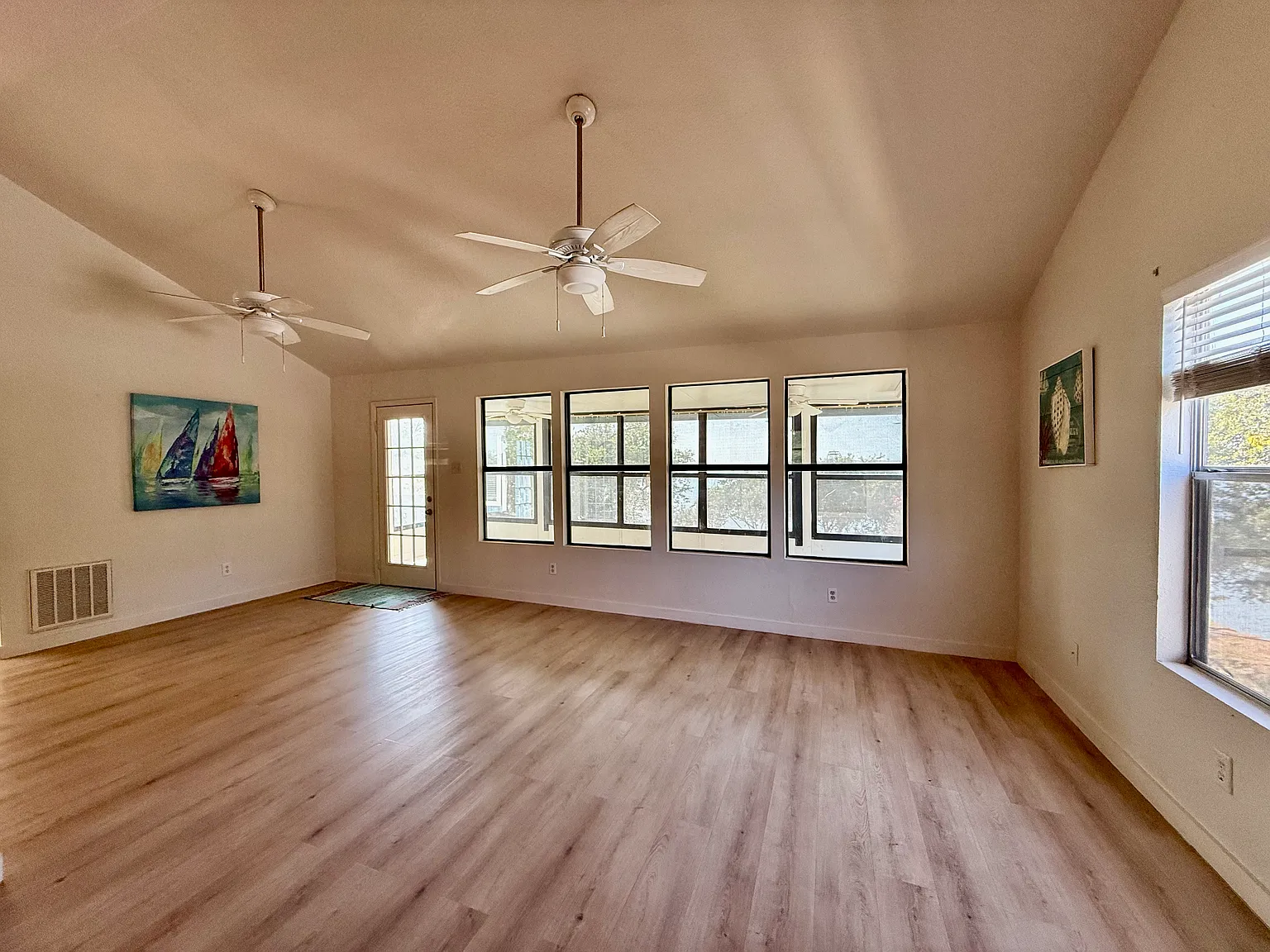 2 bed, 1002 sqft, $2,250 — Photo 4