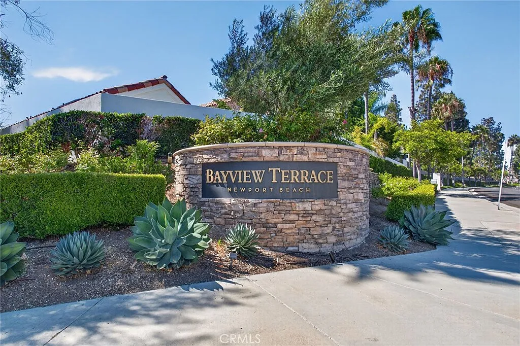 2 bed, 1217 sqft, $6,800 — Photo 2