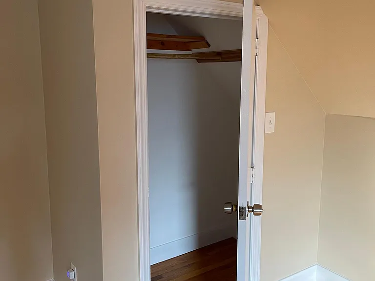 CLOSET IN BEDROOM NUMBER 1