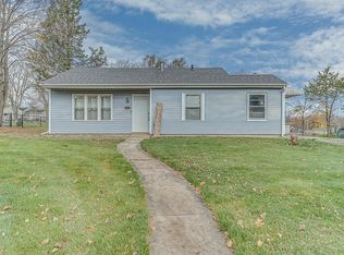 472 W Woodworth Pl, Roselle, IL 60172