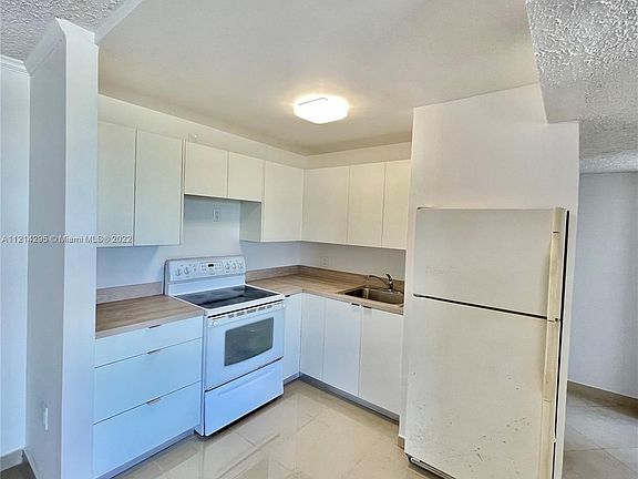4th image of 1990 Marseille Dr APT 400