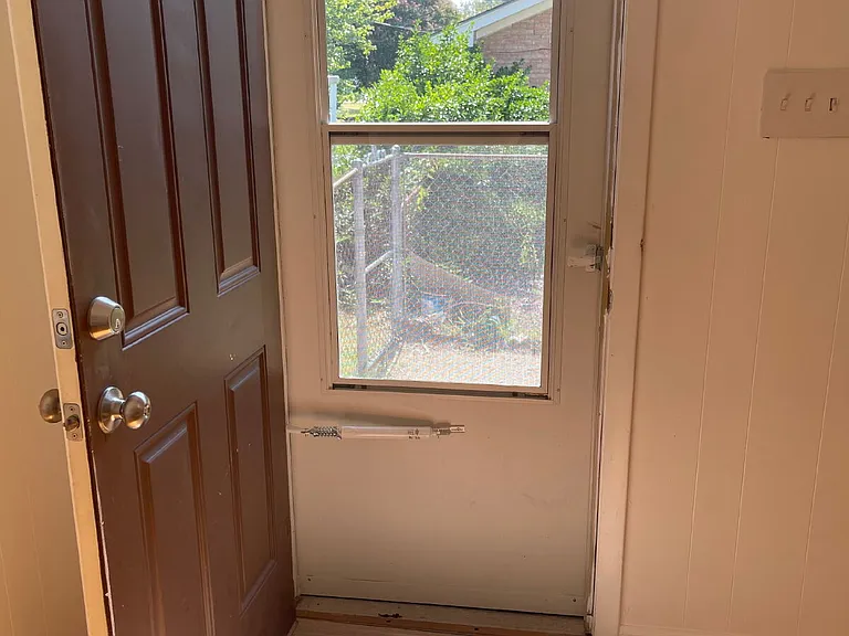 104 Brock St — Photo 36