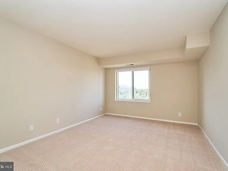 8360 Greensboro Dr #922 — Photo 12