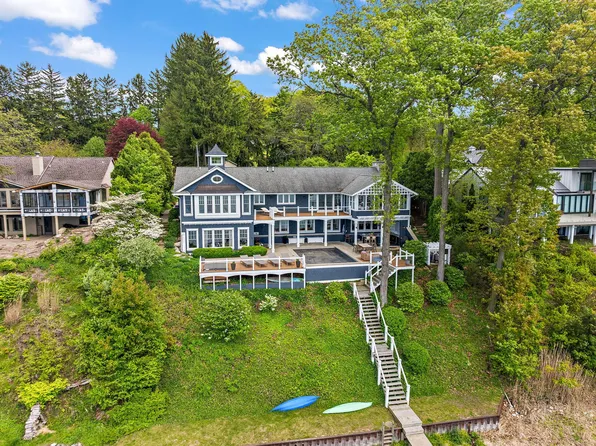 18769 N Fruitport Rd, Spring Lake, MI 49456