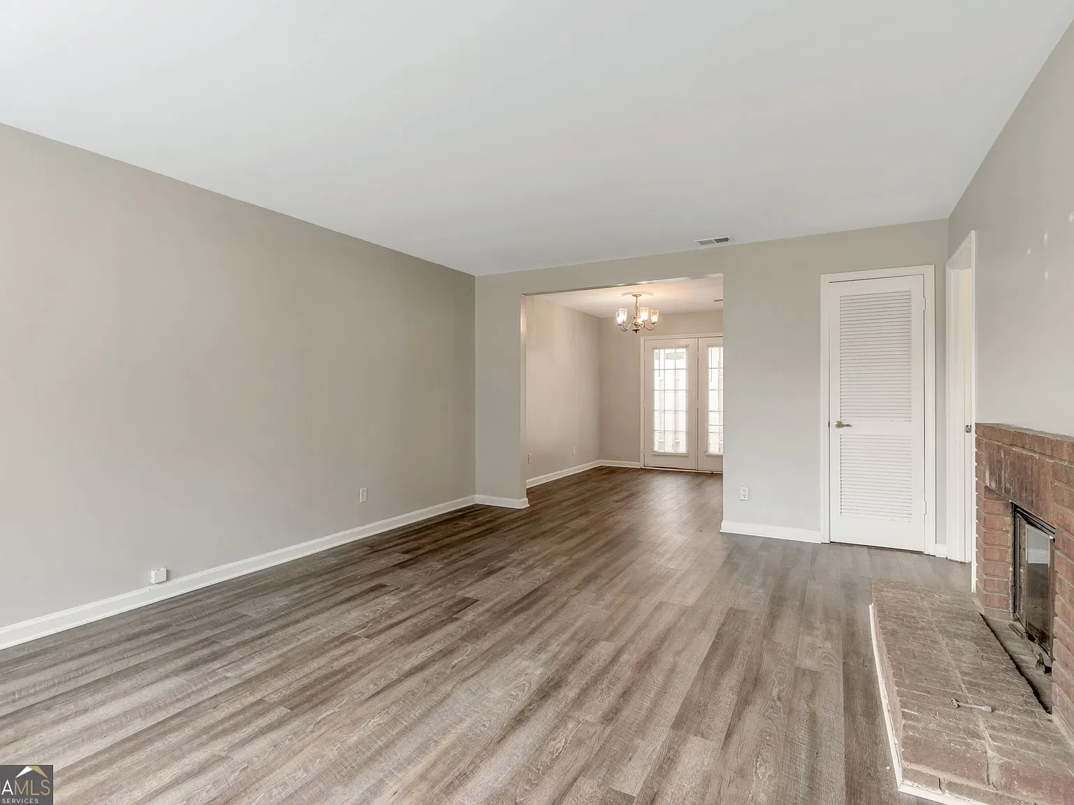 2 bed, 2.5 bath, 1249 sqft, $1,595 — Photo 2