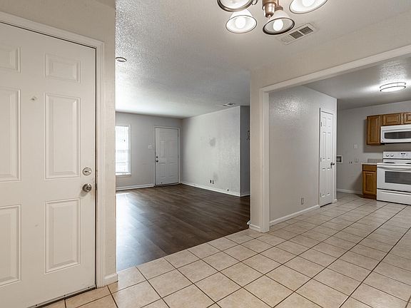 4th image of 2404 Glendale Dr