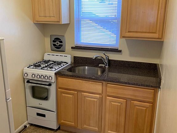 4th image of 329 Essex St APT H