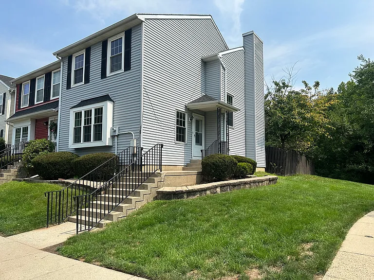 15 Byrnes Ln E — Photo 1