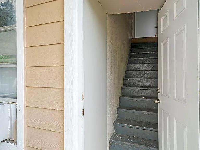 303 Linwood St #1/2 — Photo 16
