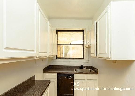 5th image of 327 Kedzie St APT 3
