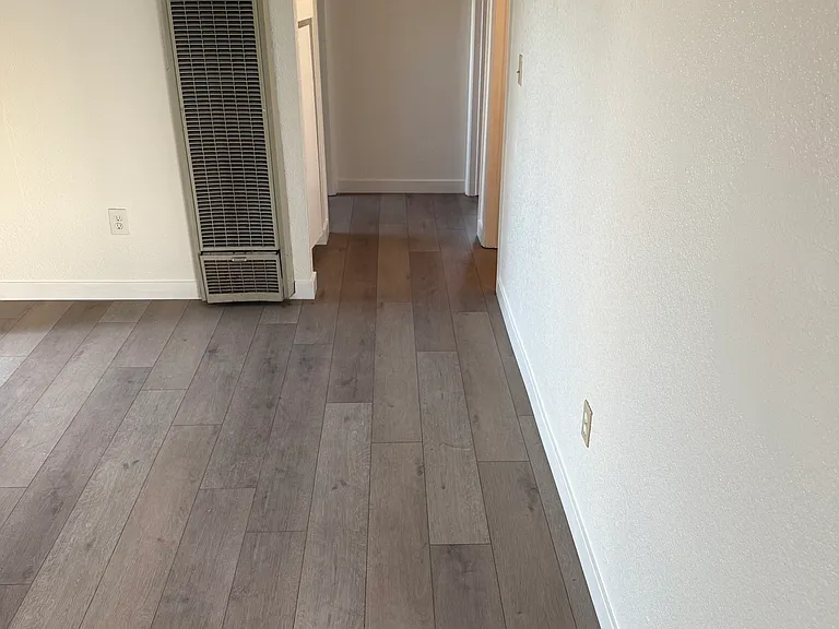 4438 Winona Ave #C — Photo 7
