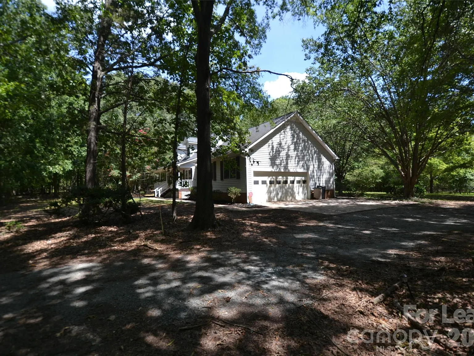 3 bed, 2.5 bath, 2003 sqft, $2,500 — Photo 3