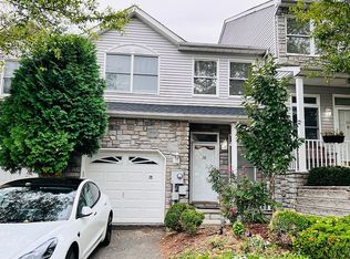 28 Summerhill Dr, Morris Plains, NJ 07950