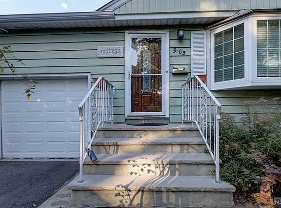 3rd image of 9-05 Arnot Pl