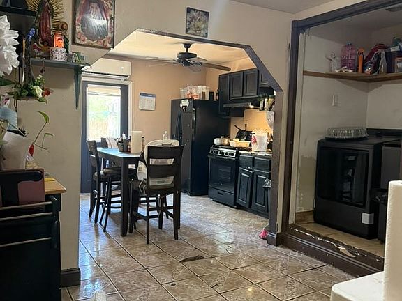 4th image of 3504 Flores Ave