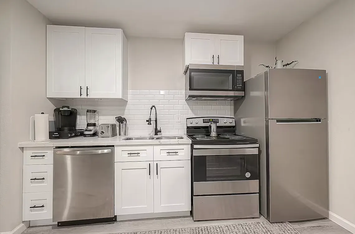 1 bed, 556 sqft, $2,000 — Photo 3