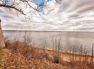 189 Namquid Dr, Warwick, RI 02888